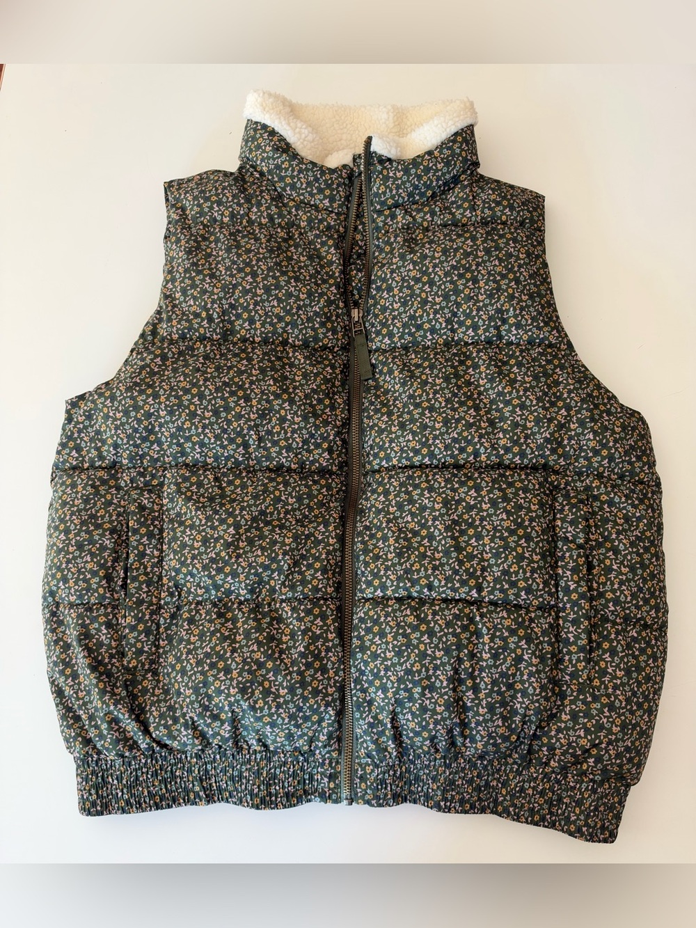 Universal Thread Dark Green Floral Sherpa Puffer Vest